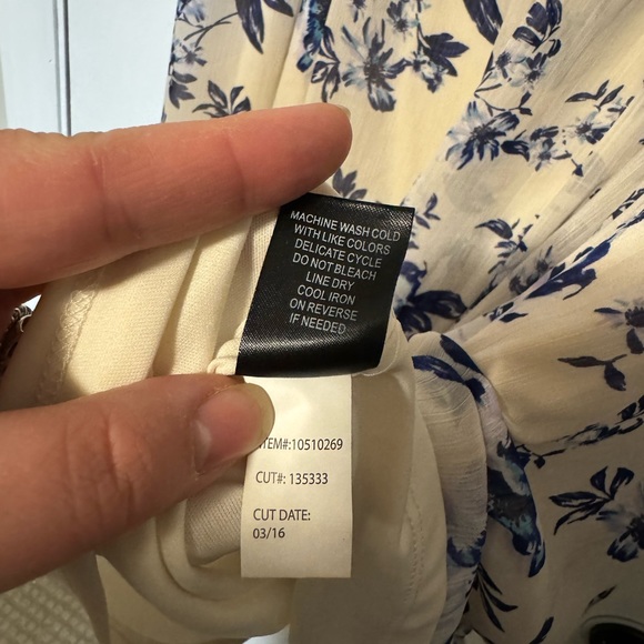 Gorgeous Torrid Lined Ivory and Floral Dress Size 3 - Picture 11 of 11